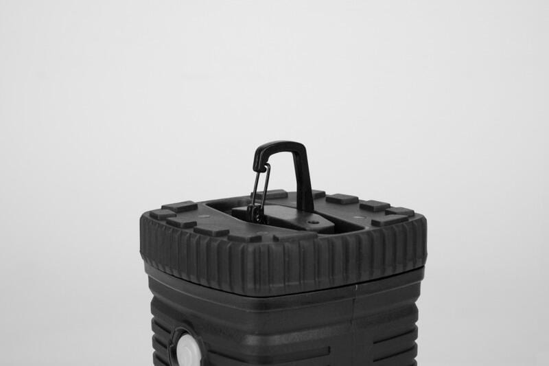 COB-LED campinglykt 1000 lm med powerbank montert i telt