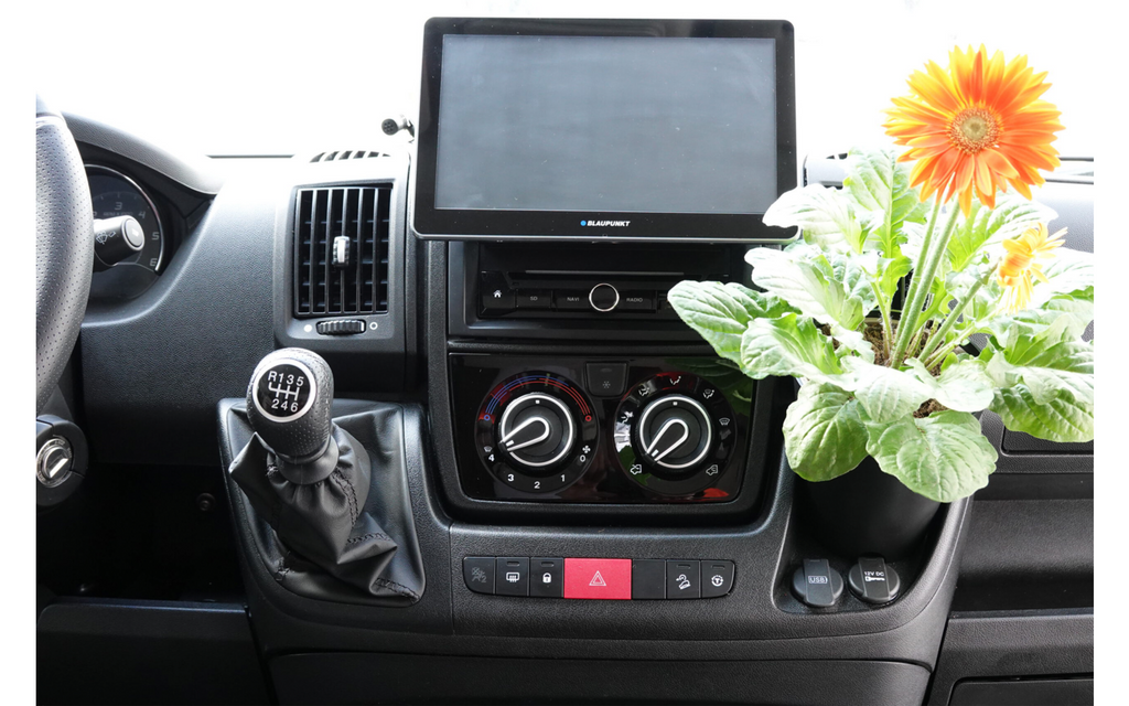 Cockpit-holder for planter til Fiat Ducato/Citroën Jumper - Camperflower montert i bil