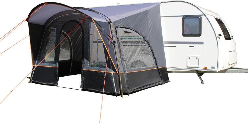 Delfortelt Siena 350x250 cm montert på campingvogn