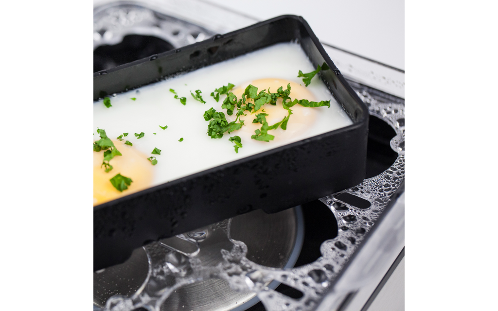 Detalj av posjereinnlegg i Eggkoker E9 for opptil 8 egg med posjereinnlegg