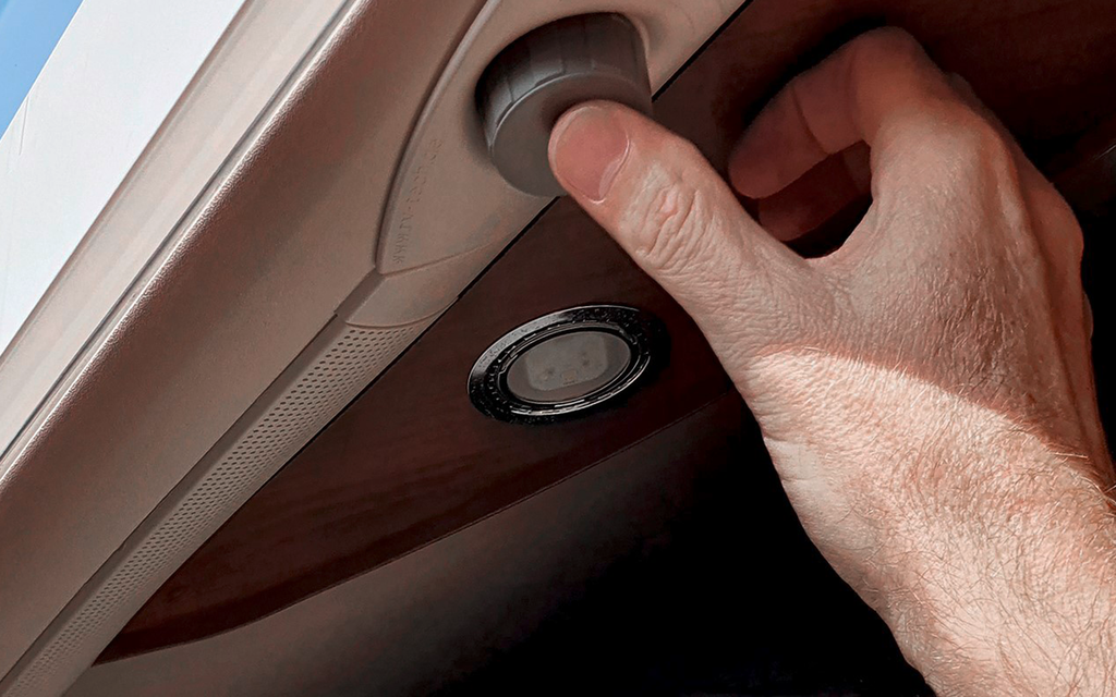 Elektrisk drivsett for takluke Dometic Heki 3 forfra
