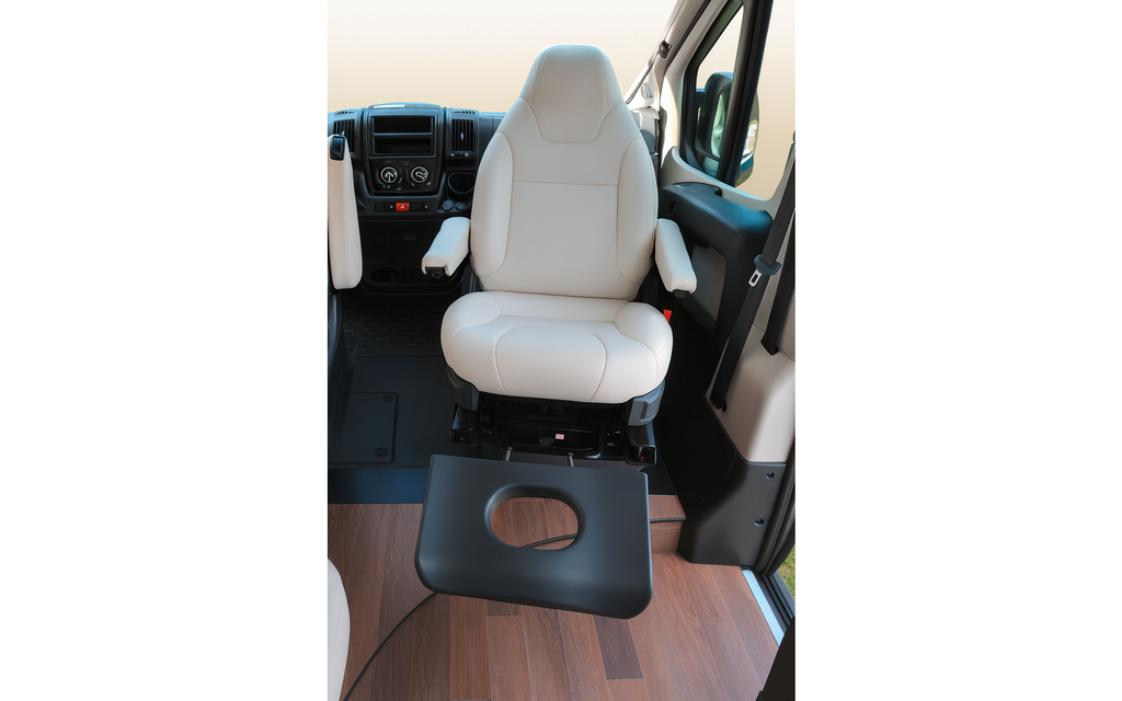 Elektrisk fotstøtte Relax Seat System Smart 12V detalj av betjening