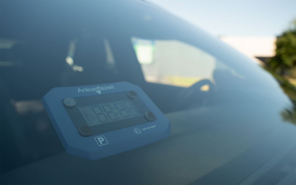 Visning av nattbelysning på elektronisk parkeringsskive