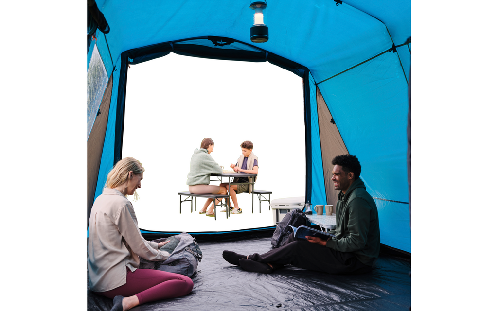 Vindu med dagslys i stua på Familietelt FastPitch Victoria Falls 4 for 4 personer - Coleman