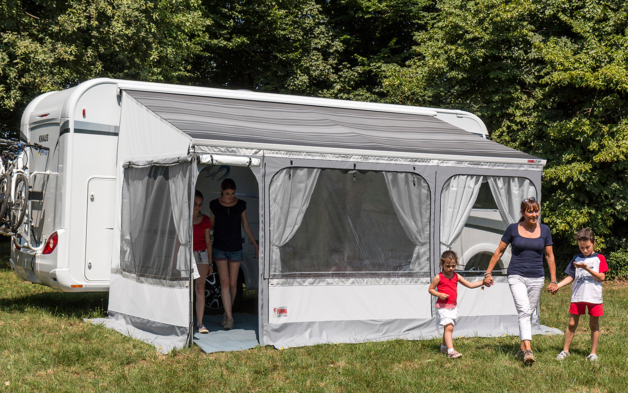 Fiamma ZIP 300 Privacy Room fortelt forfra montert