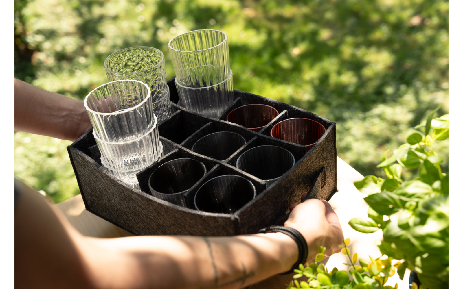 Filtorganiser for 6 eller 12 glass til bobil og campingvogn oppbevaring
