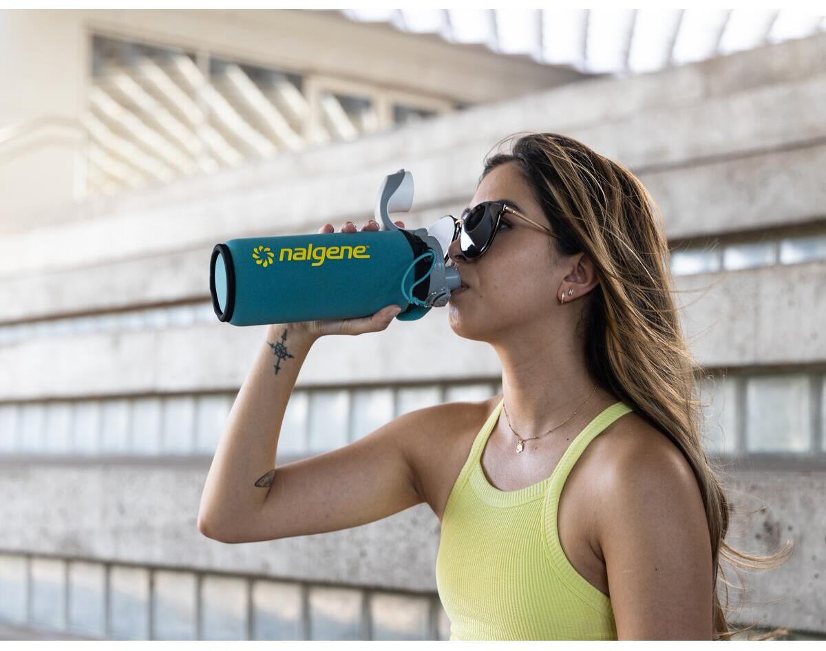 Nærbilde av festestroppen på Flaskeetui i neopren, liten, 72 g med festestropp - Nalgene