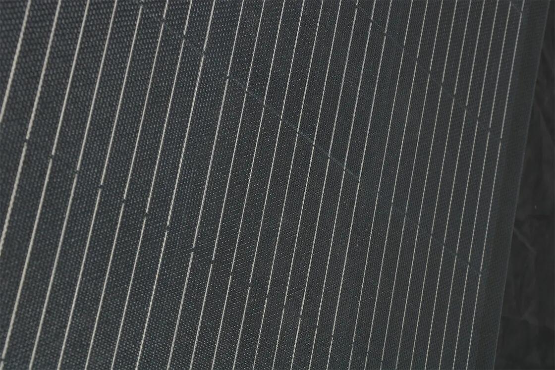 Nærbilde av solceller på Fleksibelt solcellepanel MSFL bøybart opptil 30° - Mestic