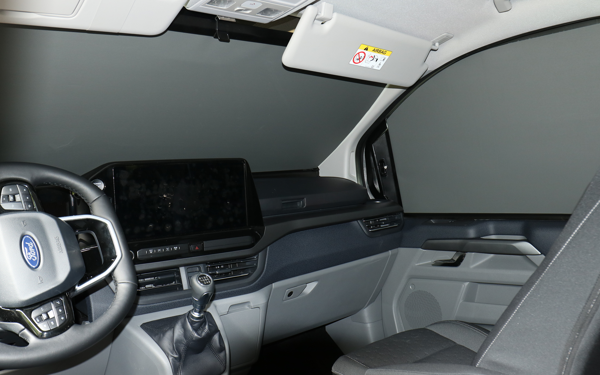Førerhus mørklegging REMIfront for Ford V710 og VW New Transporter montert