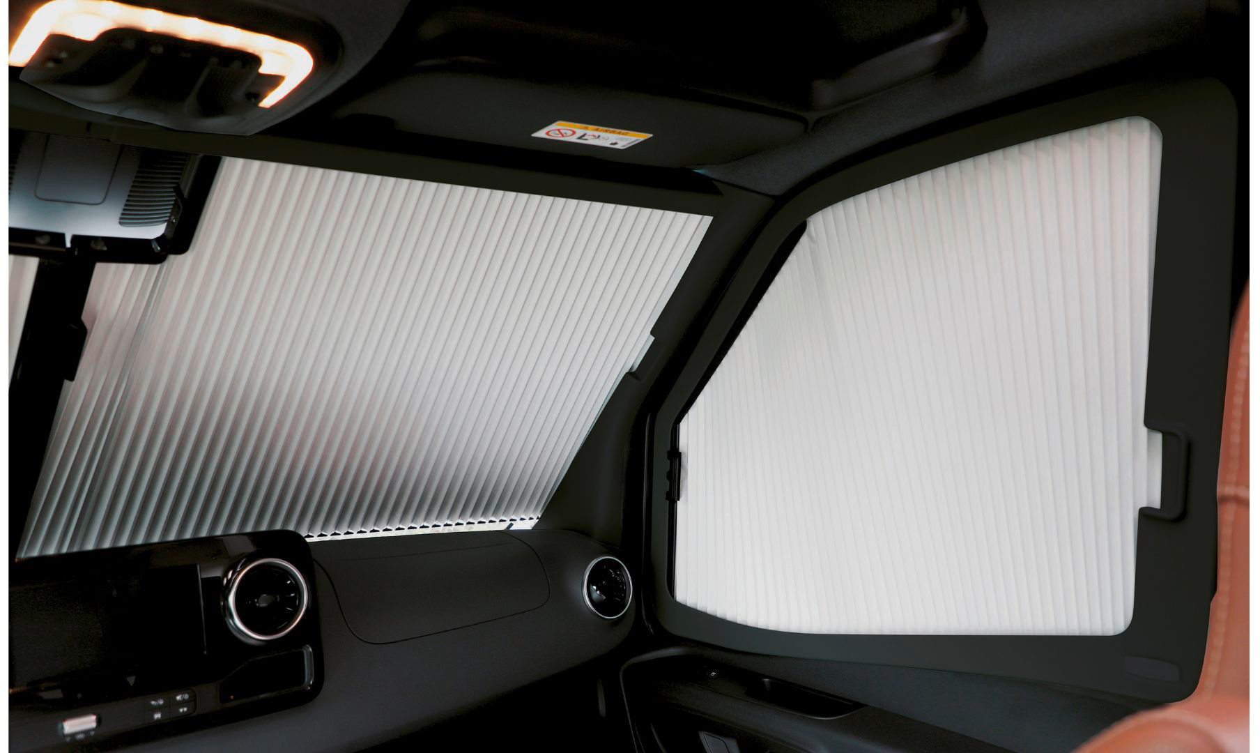 Førerhusblending REMIfront IV plissé Ford Transit V363 fra 2019 montert i førerhus
