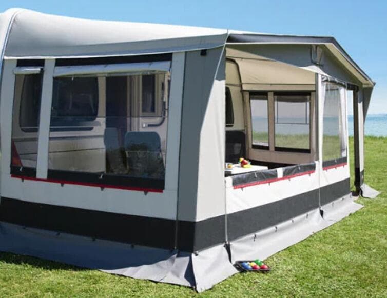 Detalj av ventilasjonsvindu på Fortelt Paradies III 240 dybde 240 cm stålstang
