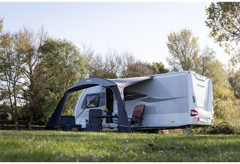 Montert Fortelt Sunlight Air 380 ProShield oppblåsbart AirBeam - Vango på campingplass