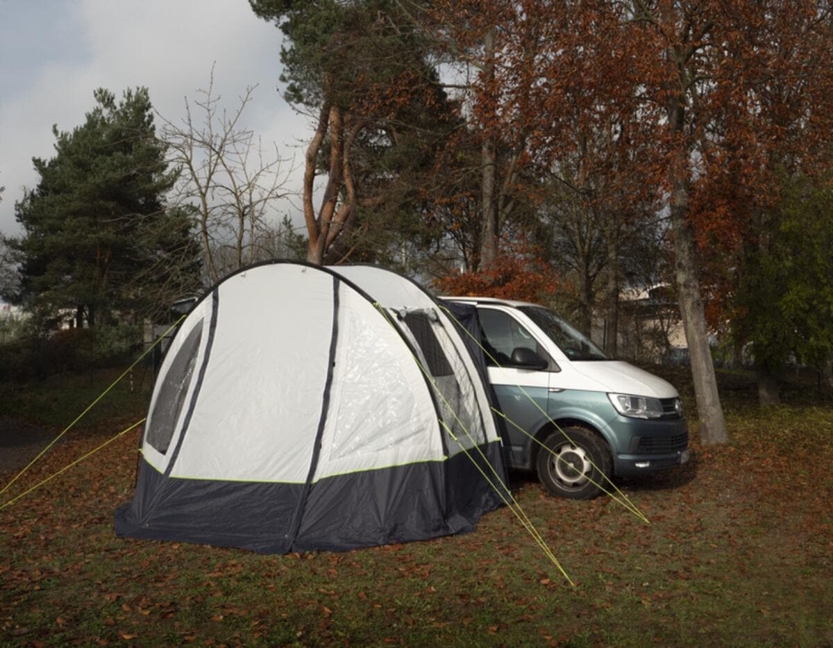 Fortelt Tour Easy Young 2 for campingbuss montert på campingbuss