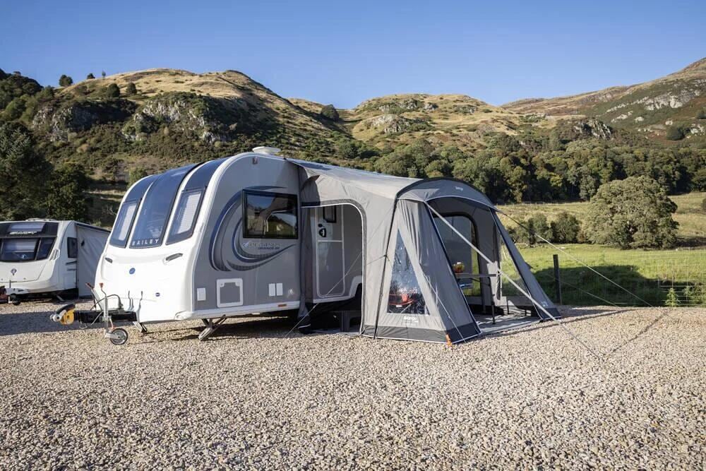 Fortelt Vango Palma 330 touring 240 cm dyp 11,4 kg Cloud Grey med åpen dør