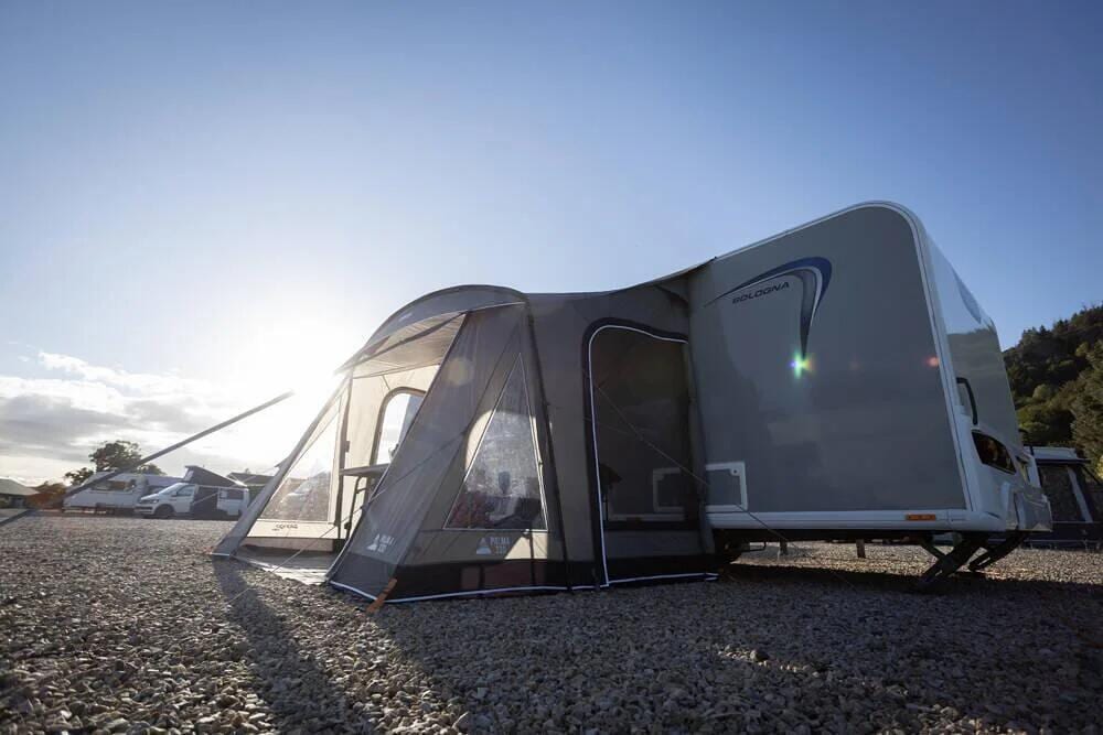 Pakke med Fortelt Vango Palma 330 touring 240 cm dyp 11,4 kg Cloud Grey sammenpakket
