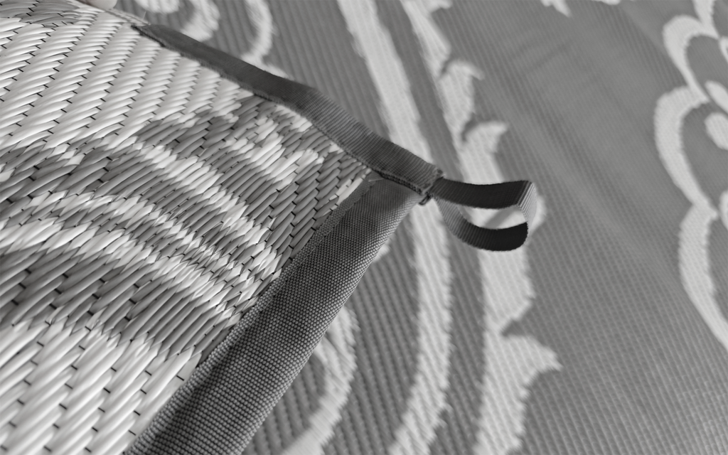 Detalj av mønster på Forteltteppe GreyOrnament 180x250 cm