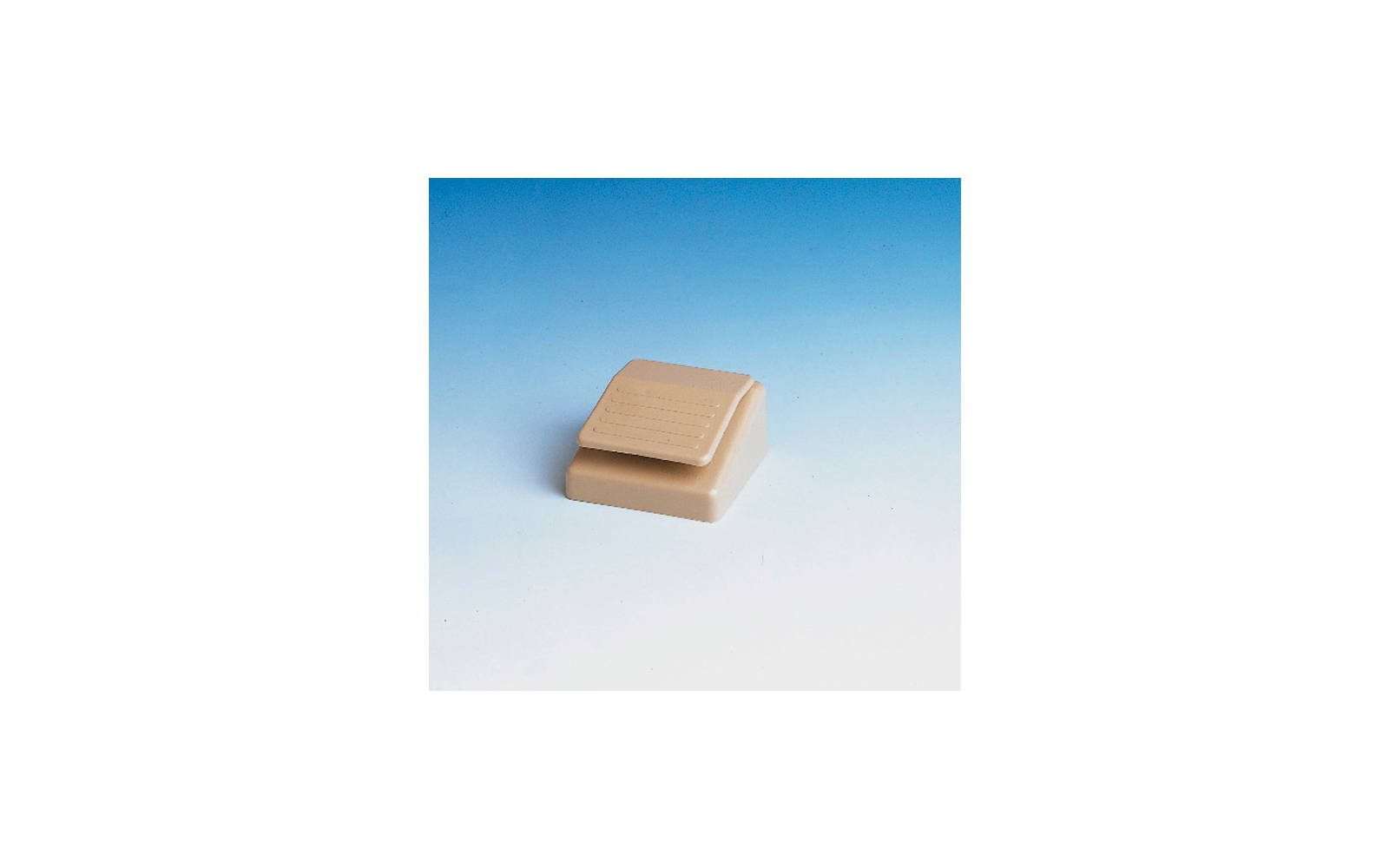 Fotbryter med trinnplate 6x6 cm for vannpumpe - Comet detalj