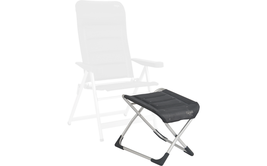 Fotstøtte AL/231 Deluxe polstret mørkegrå i bruk ved campingstol