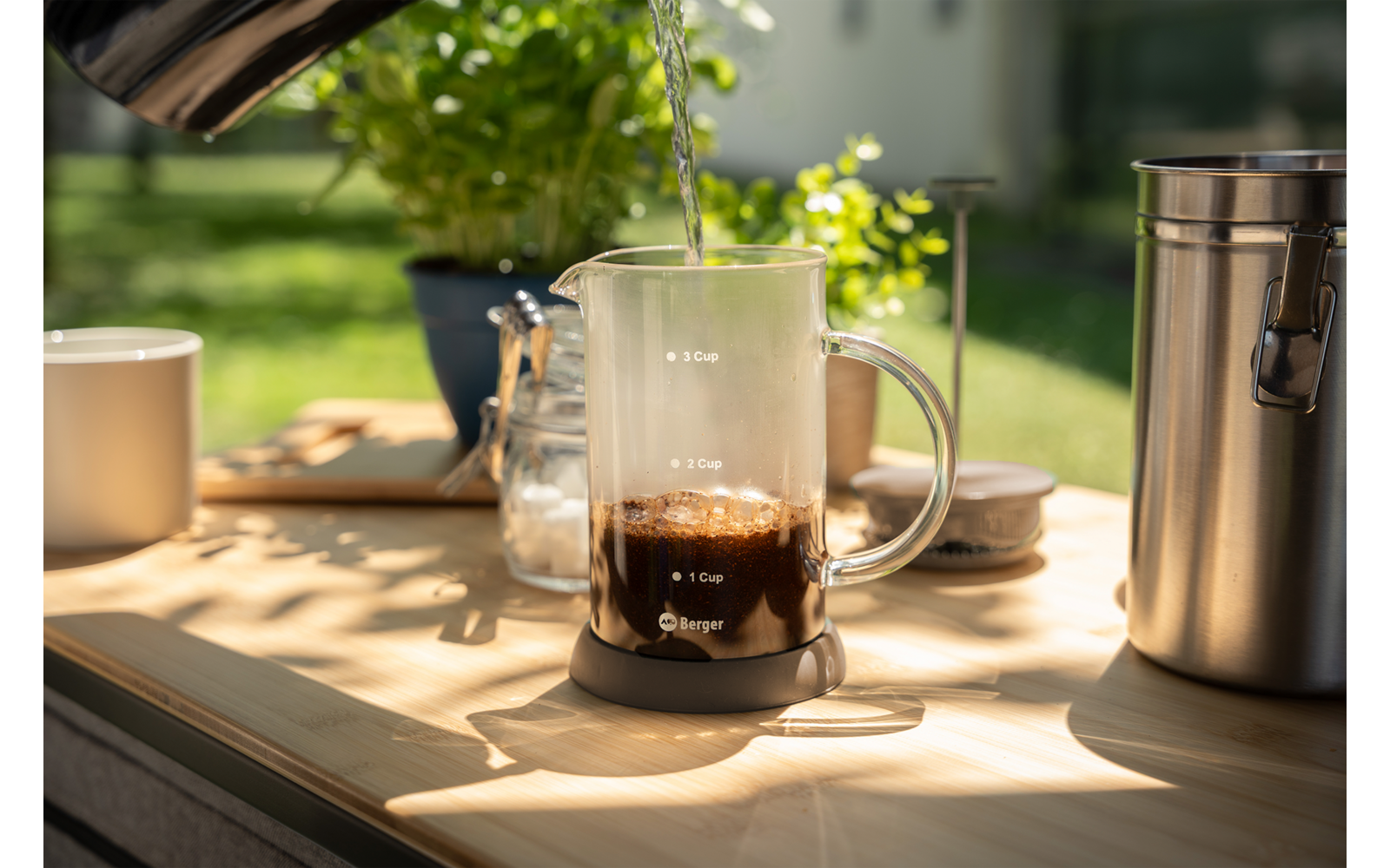 French press kaffebrygger 600 ml montert med kaffe grå