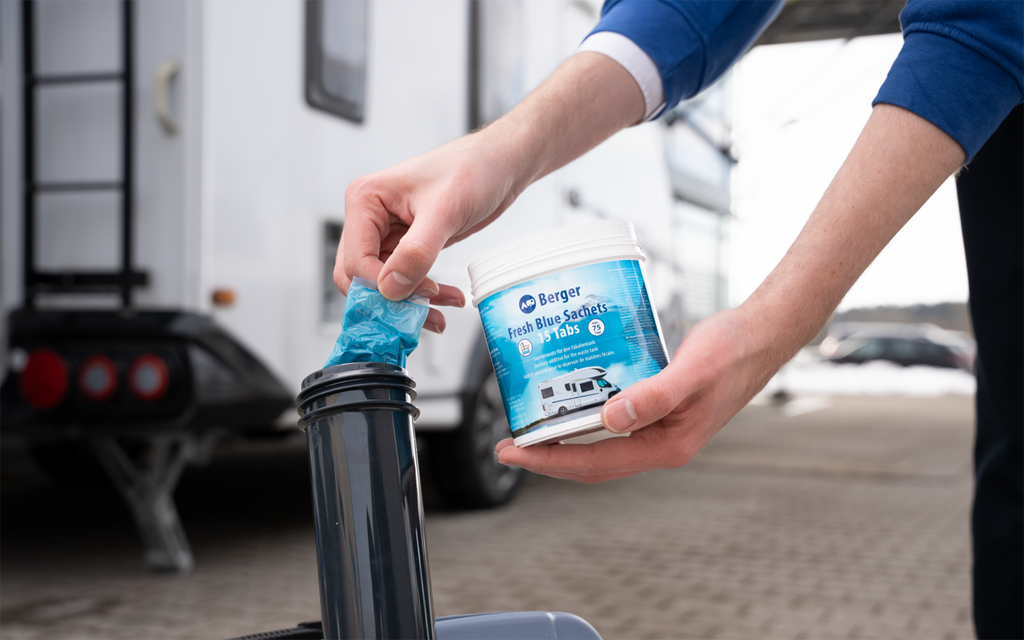 Nærbilde av Fresh Blue sanitærposer for avfallstank 15 stk
