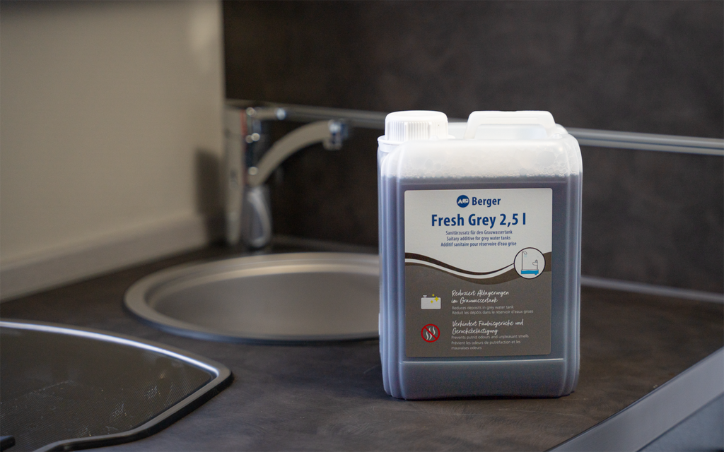 Detalj av Fresh Grey gråvannstanktilsetning 2,5 liter flaske