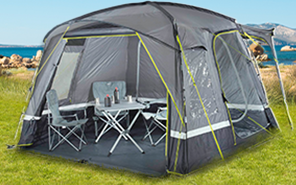 Frittstående bussfortelt Tour 2.0 320x350 cm 17,5 kg fra High Peak montert ved campingbuss