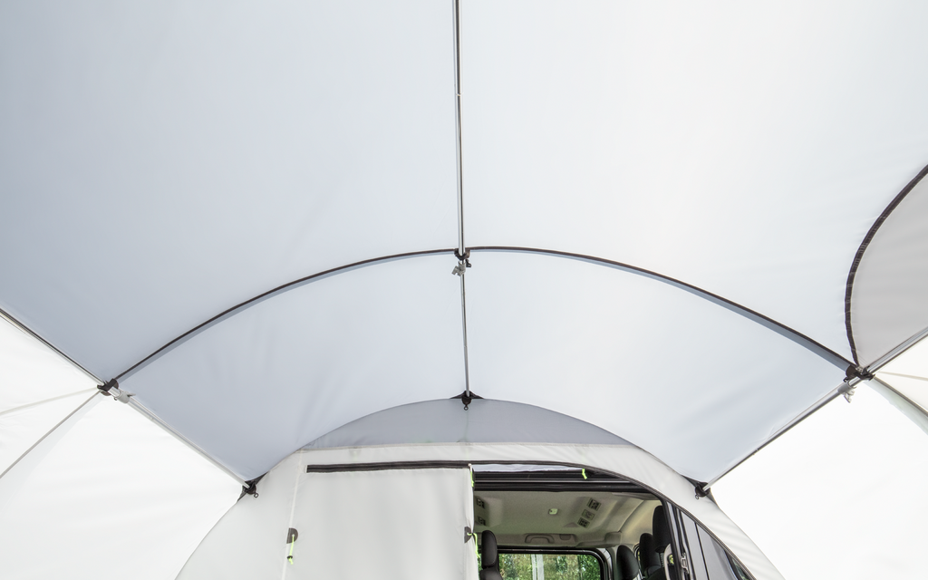 Frittstående bussfortelt Traveller 350x315 cm montert ved buss