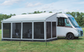 Frontvegg for One markisetelt 260 cm Airtex 3 kg montert på campingplass