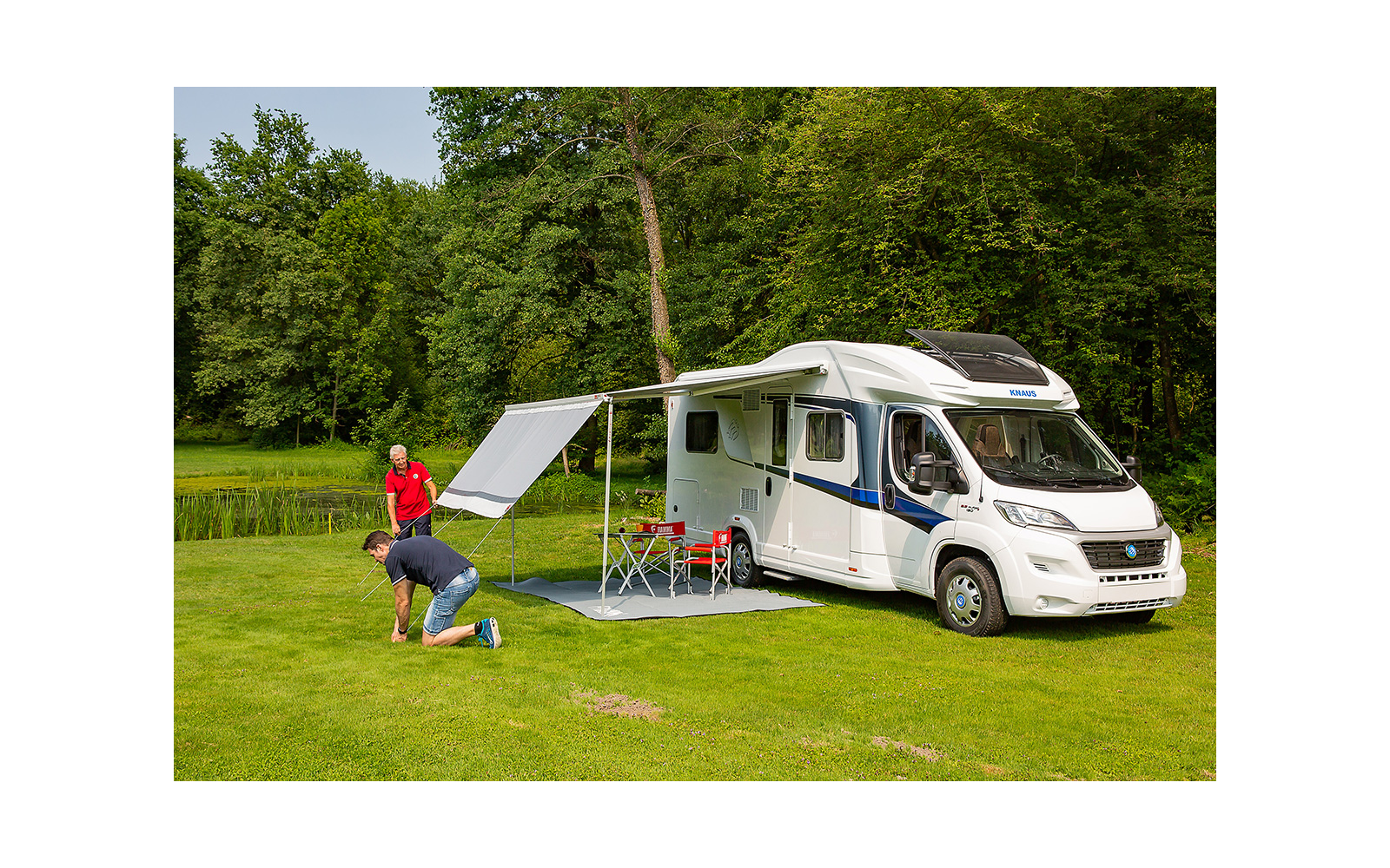 Frontvegg Blocker for markise 250x140 cm montert på campingvogn