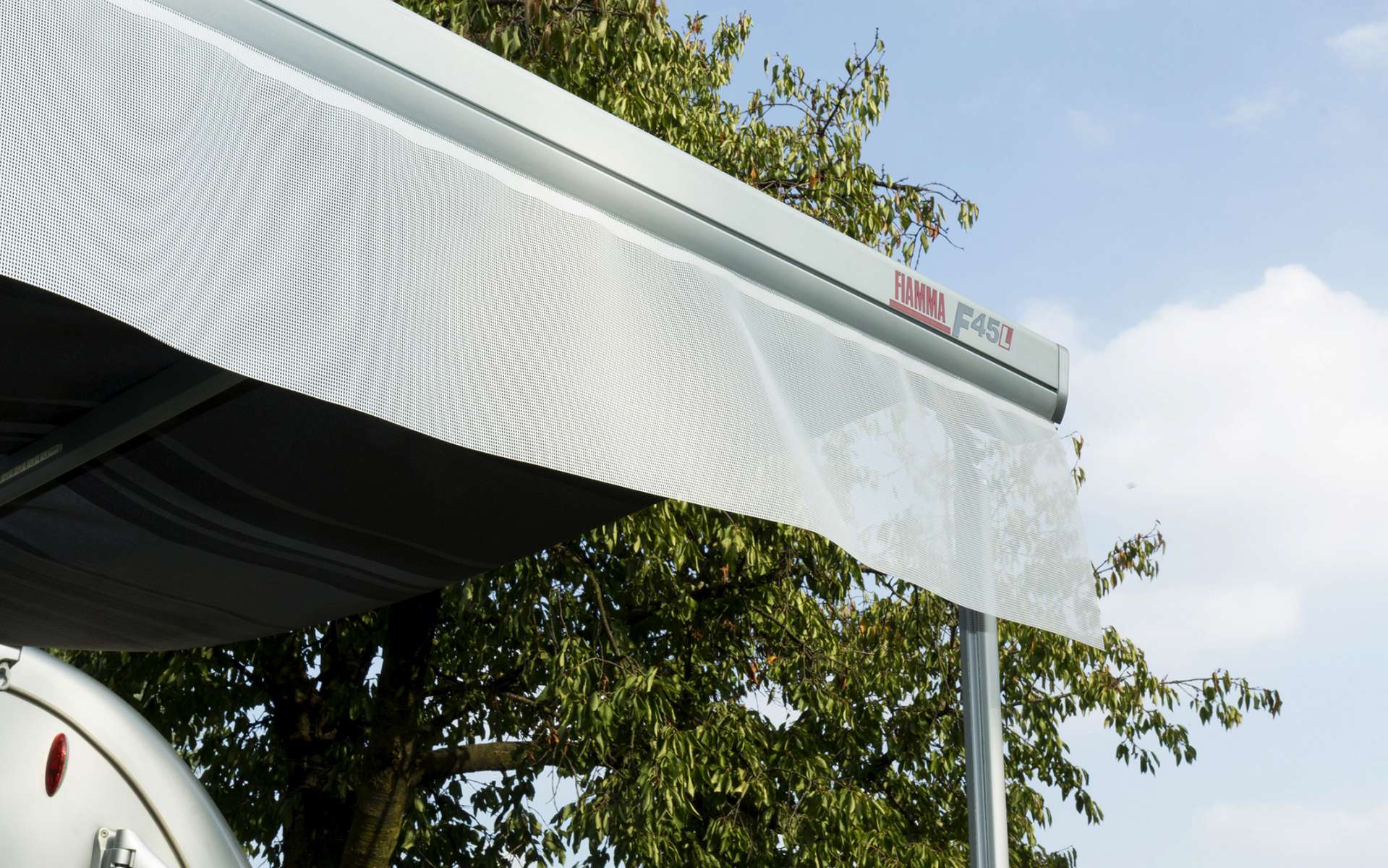 Frontvegg Sun View for markise 600 cm, nettingvolang fra Fiamma montert