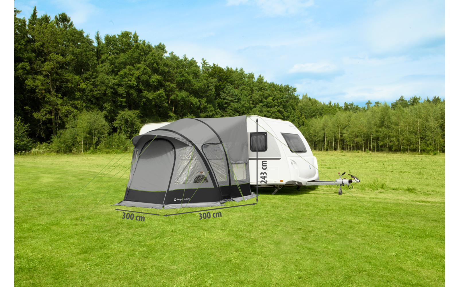 Montert Garda Air oppblåsbart fortelt på campingvogn