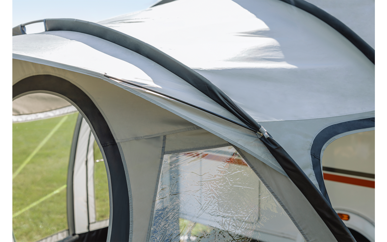 Oversikt over innvendig organisering i Garda reisefortelt for campingvogn