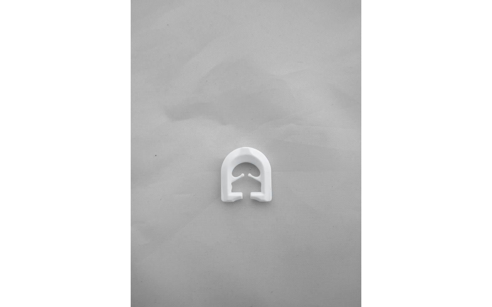 Gardinkroker for T-skinne 10-pakning plast hvit - SCHEIDdesign montert