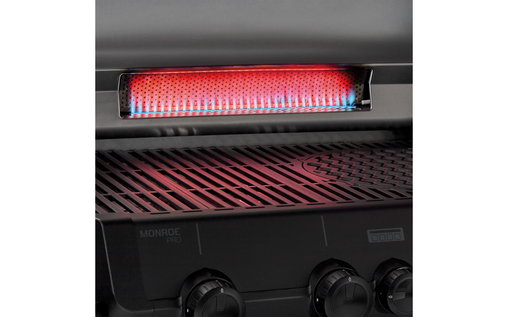 Nærbilde av kontrollpanel på Gassgrill Monroe Pro 4 SIKR Turbo Shadow svart
