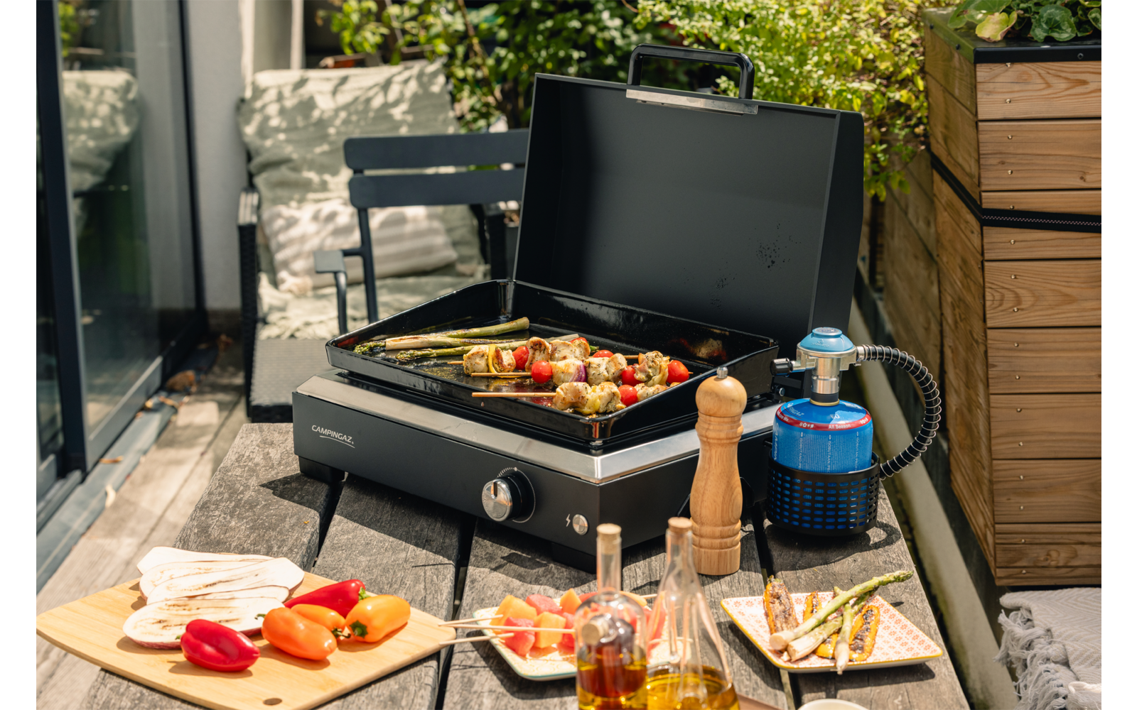 Detalj av Blue Flame brenner på Gassgrill Plancha Sigma 1 CV med lokk