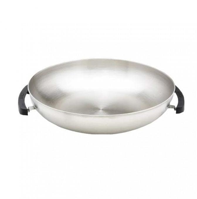 Bakside av Gassgrill Premier Gas Deluxe med griddle, wok, stekerist og veske