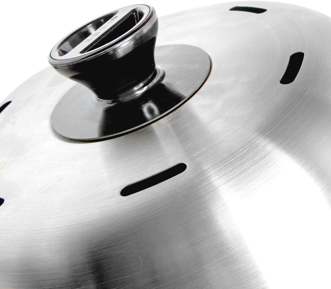 Gassgrill Pro Gas med grillplate 30 cm montert på campingplass