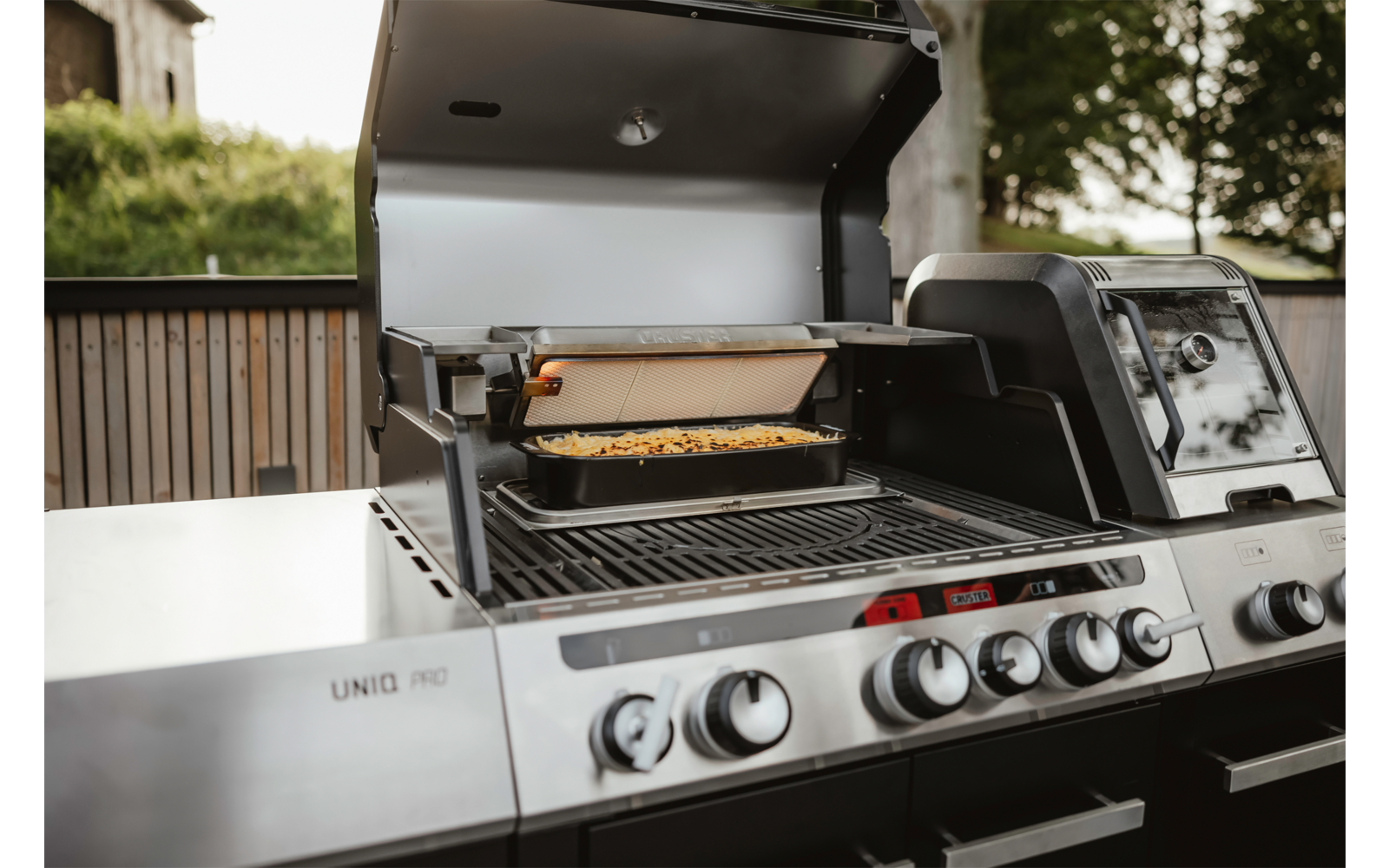 Delikaterovn på Gassgrill Uniq Pro 3 IKO Kitchen Cruster