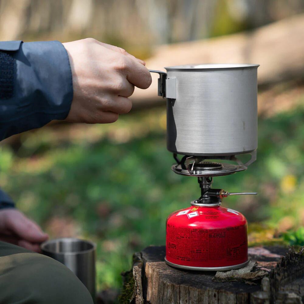 Gasskoker Essential Trail Kit med gryte i campingmiljø