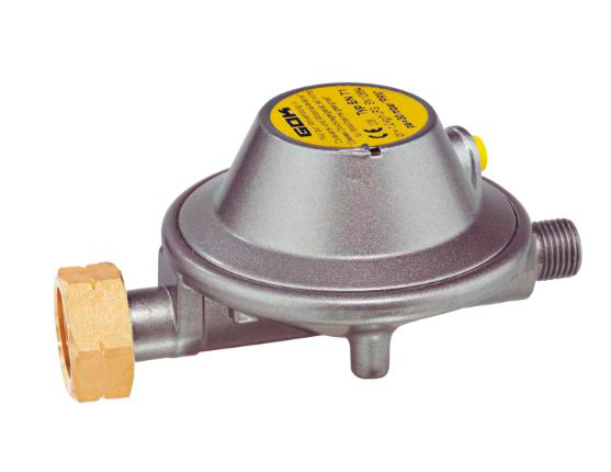 Gassregulator Sveits 30 mbar med overtrykksventil for campingbruk fra GOK