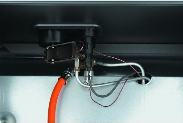 Detalj av piezoelektrisk tenning på Gassvarmeovn Blue Flame 4200 TH