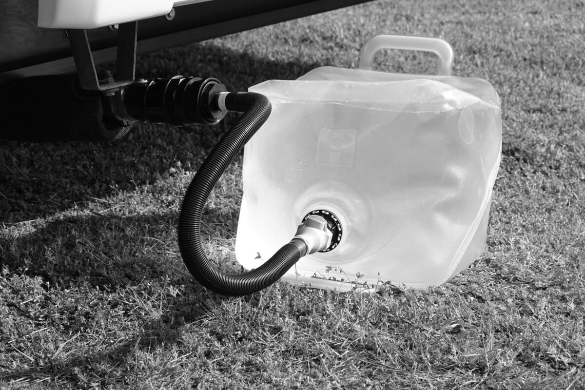 Gråvannsystem med foldekanne 2x20 l for campingvogn - Simply Collect detalj av ventil