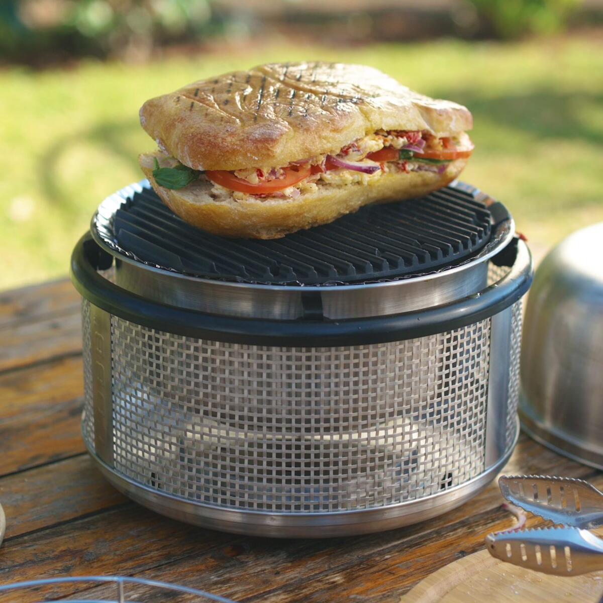 Griddle Plus grillplate montert på Cobb Easy To Go/Premier