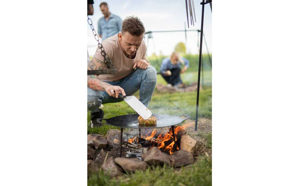 Grill- og bålpanne i stål 38 cm, 3,8 kg - Petromax pakket i bag