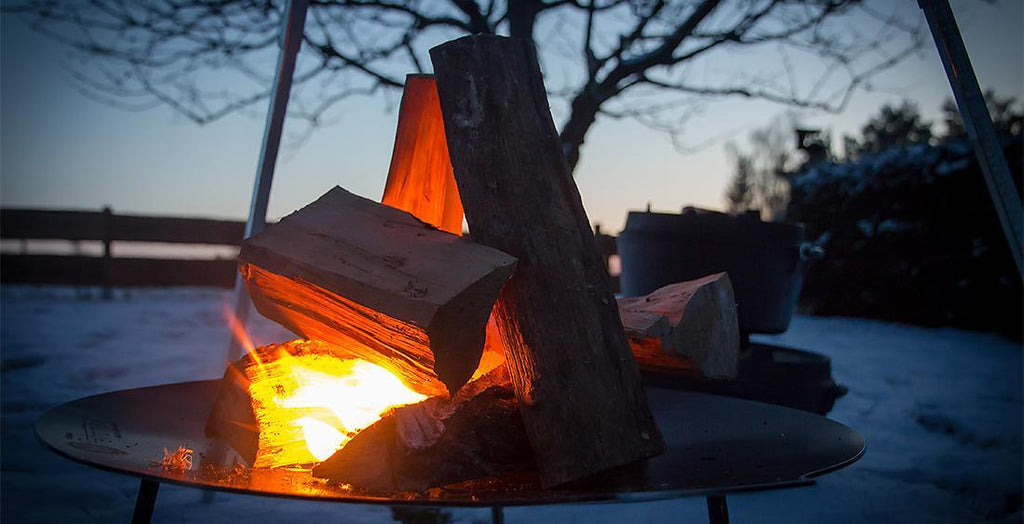 Detalj av stativben på Grill- og bålpanne i stål med stativben 23 cm - Petromax