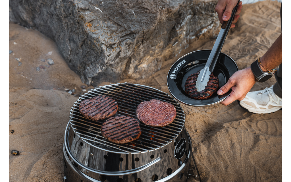 Oppbevaring av Grill- og kulltang i rustfritt stål med tregrep 41 cm - Petromax med låsemekanisme