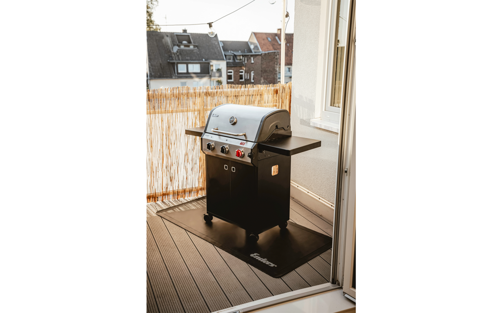 Baksiden av Grillbeskyttelsesmatte i PVC 160 x 80 cm svart fra Enders