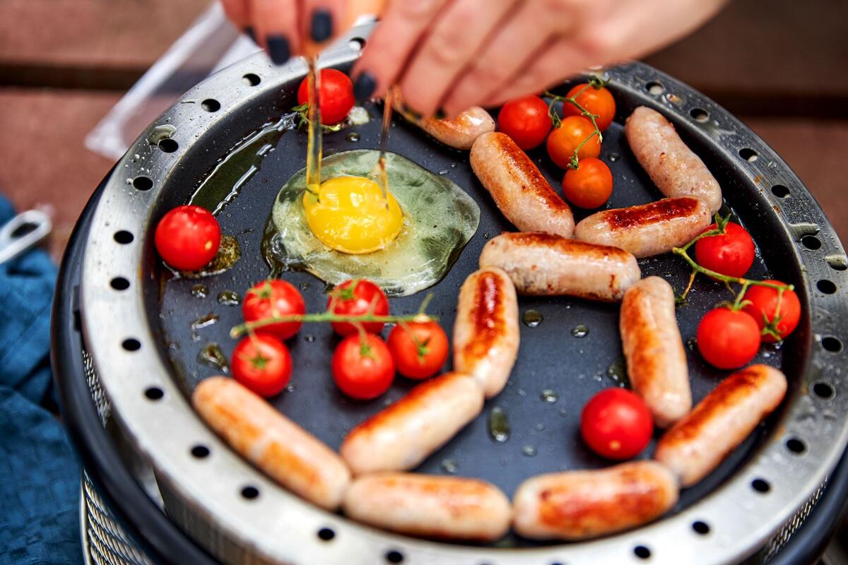 Nærbilde av håndtaket på Grillpanne Premier i rustfritt stål 30,4 x 30,4 cm - Cobb