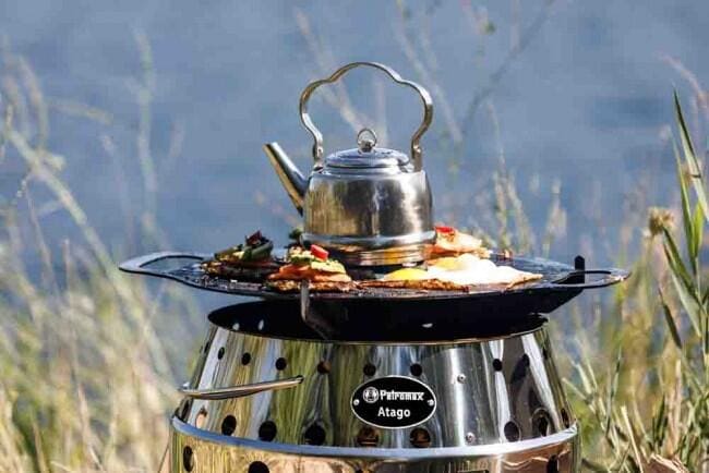 Montert Grillplate stål med bærestativ 45,7x38,3 cm for Atago - Petromax i bruk