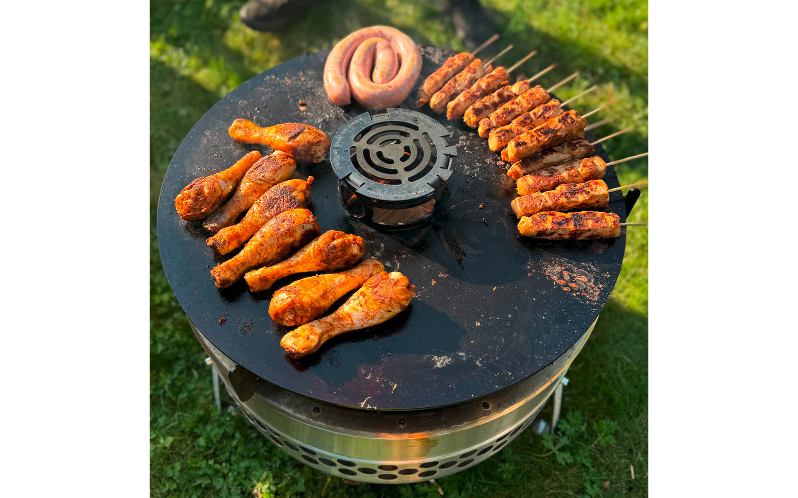 Montert Grillplate for Tyropit og Pyron 6 mm stål ved bål